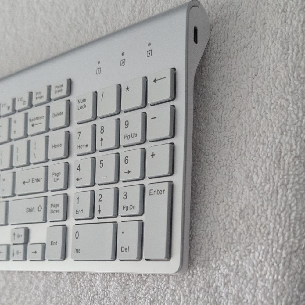 Wireless Silver Keyboard and Mouse Set - Picture 3 of 8